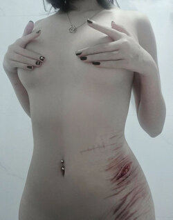 Deep-cuts-in-female-body-5.jpg