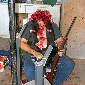 Guy-blew-his-head-off-with-rifle-2.jpg