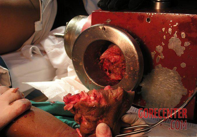 Hand-vs.-meat-grinder-12.jpg